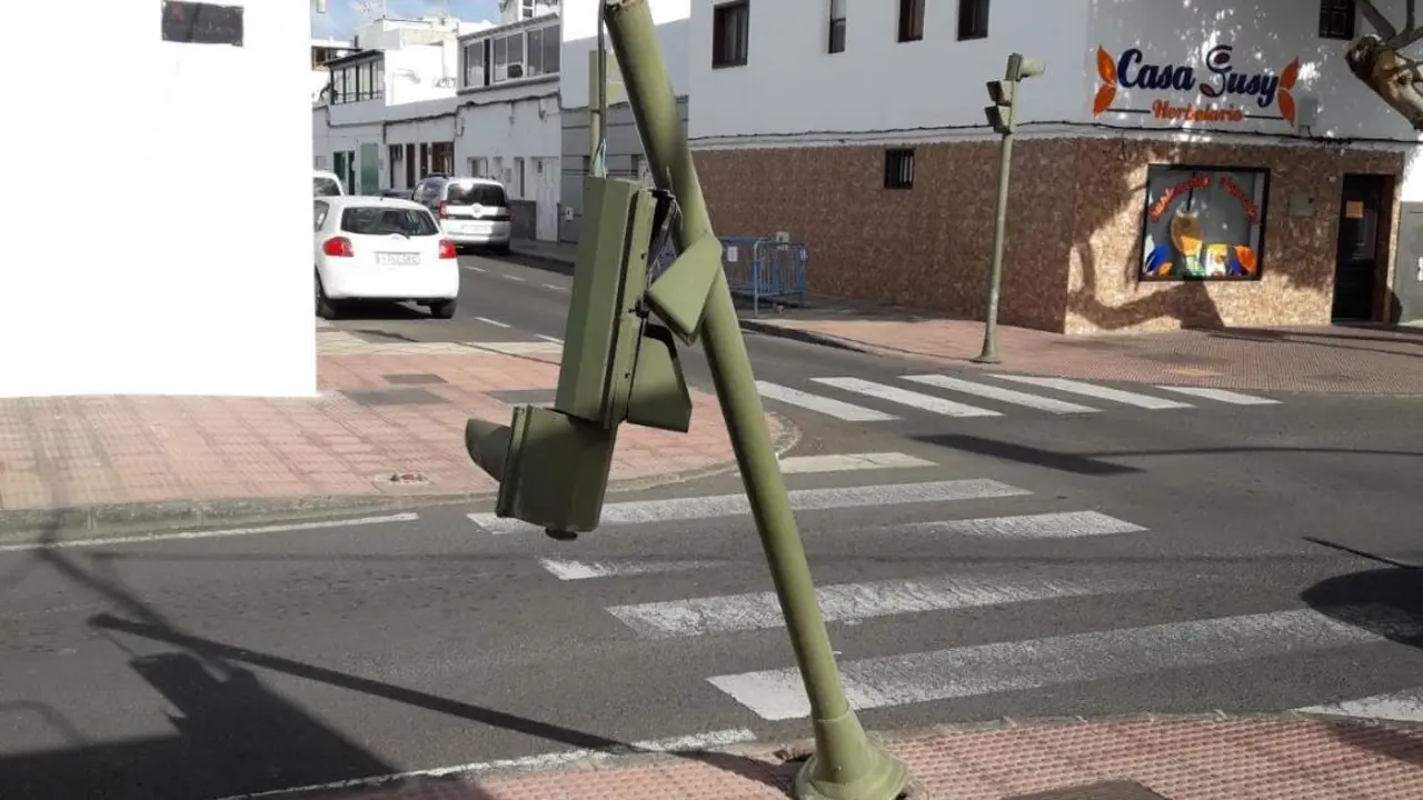 Sem&aacute;foro roto en Titerroy