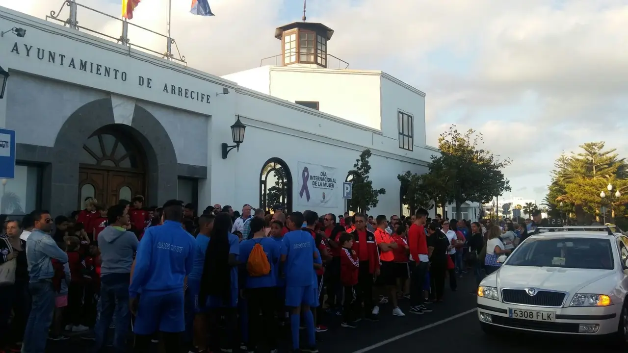 Concentraci&oacute;n de deportistas frente al Ayuntamiento (5)