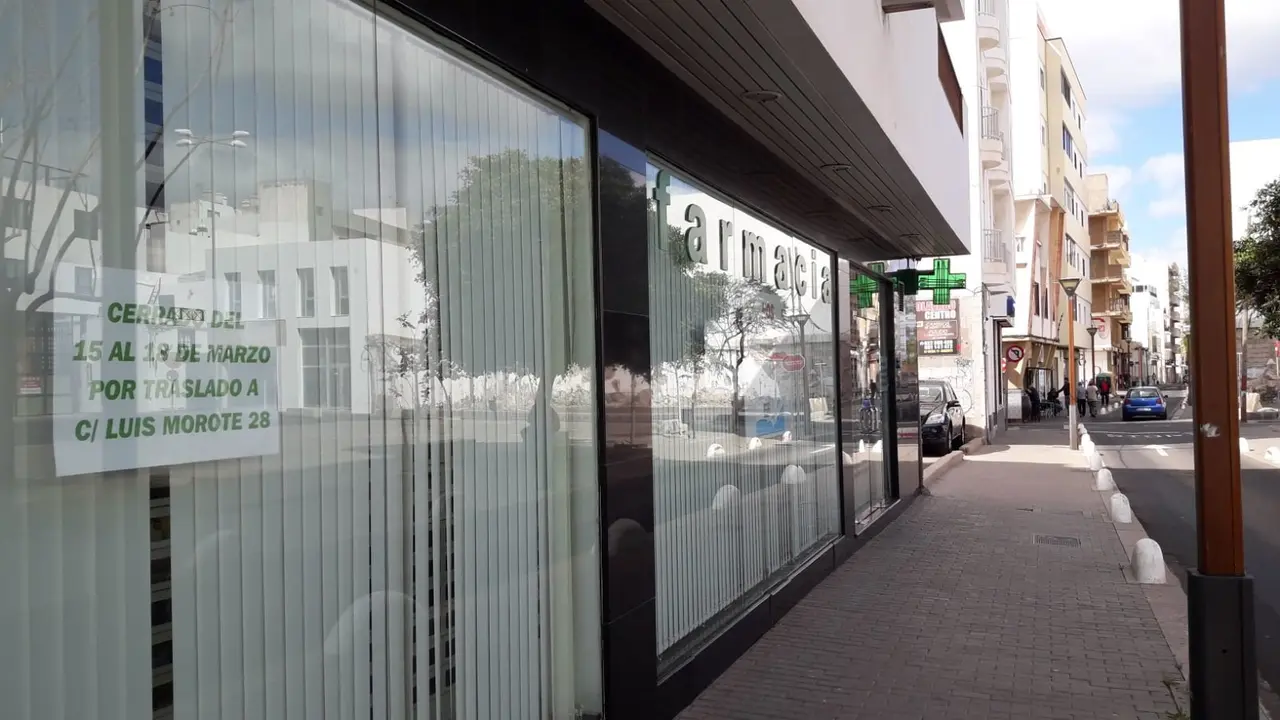 Comercio cerrado en calle Canalejas