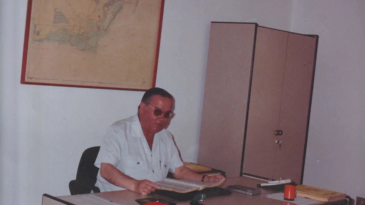 Aureliano Montero en su oficina del Puerto 001