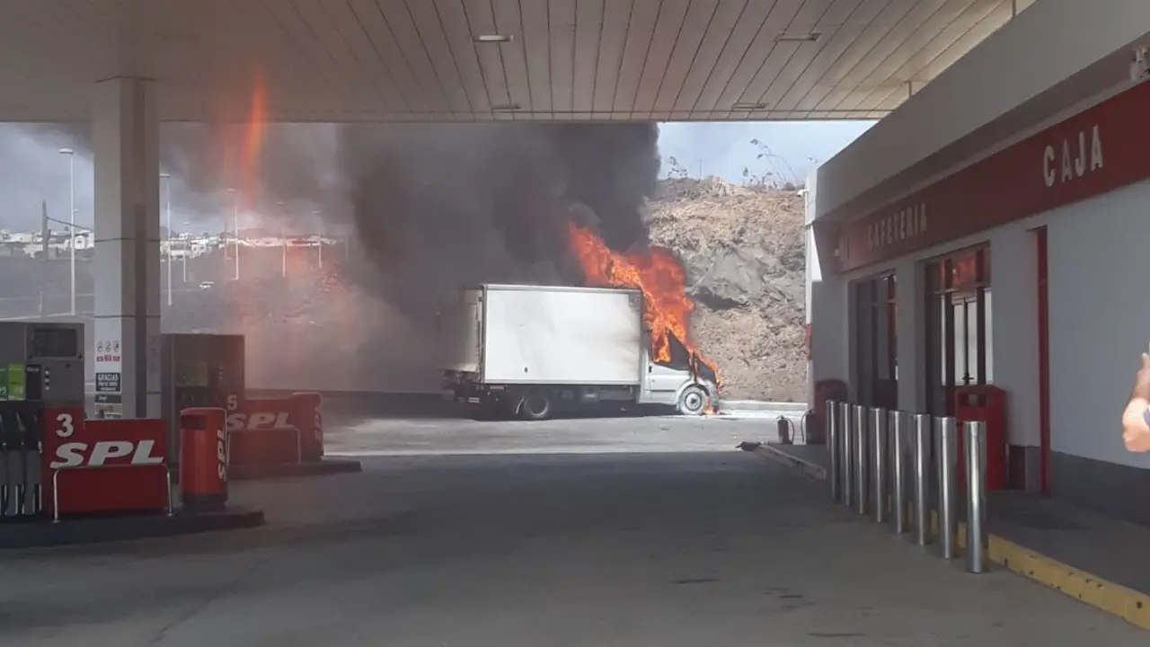 Incendio en la gasolinera de Tías