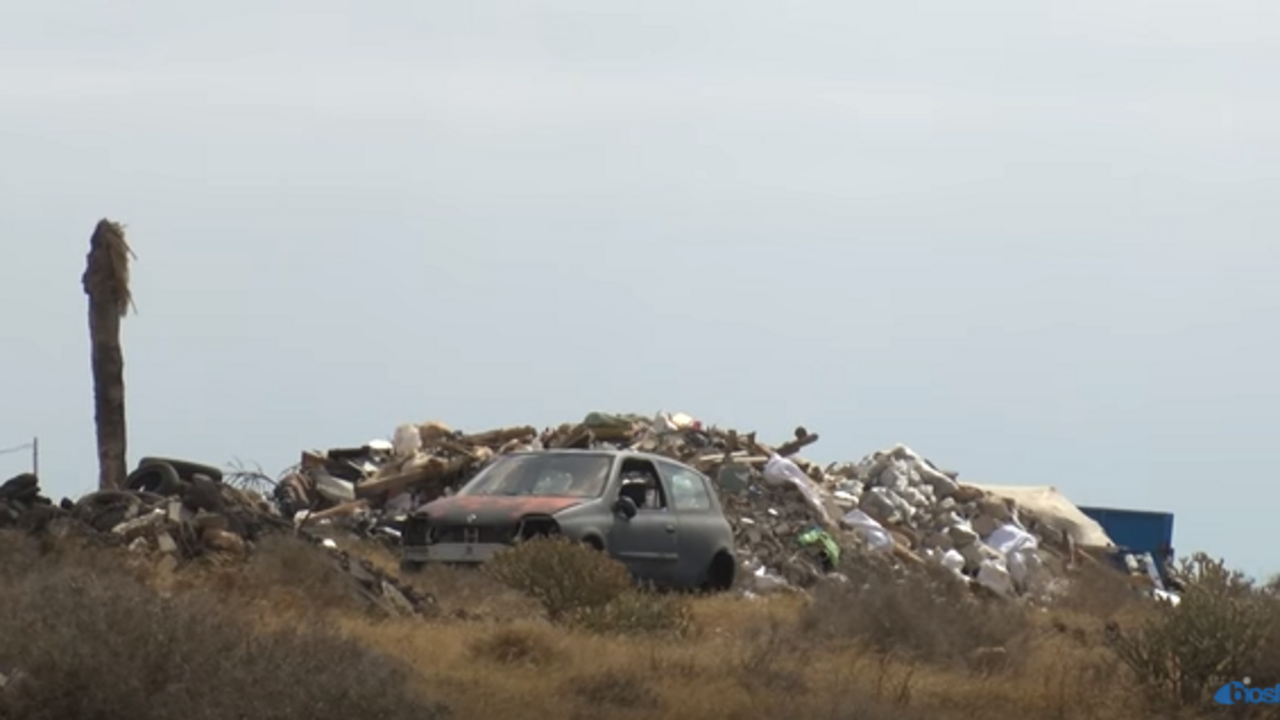Vertedero trasera cementerio Haría