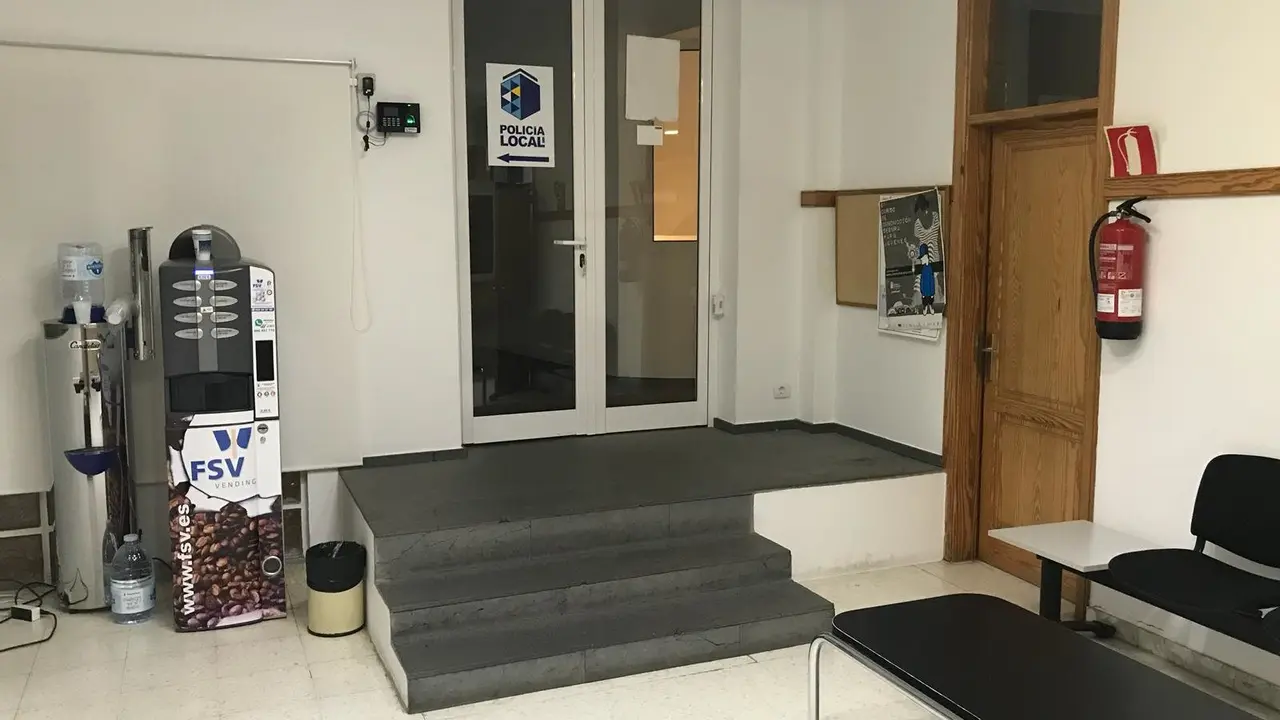 Interior de la sede de la Policía de Tías