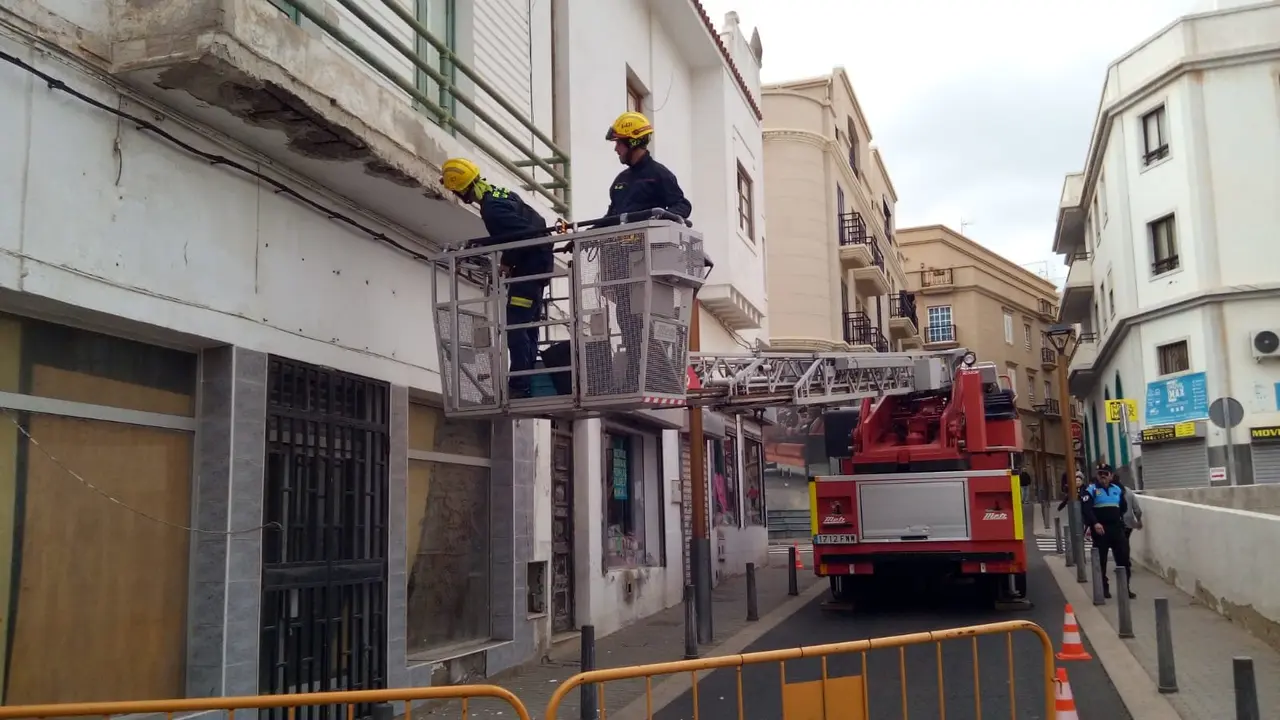 Los Bomberos interviniendo en vivienda de calle Francos