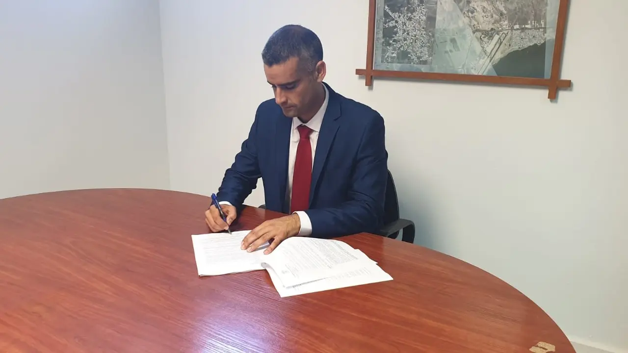 FOTO ALEXIS TEJERA FIRMA REPARTO ÁREAS GOBIERNO