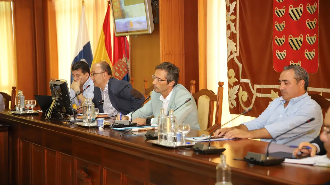 Pleno Extraordianrio del Cabildo (7)