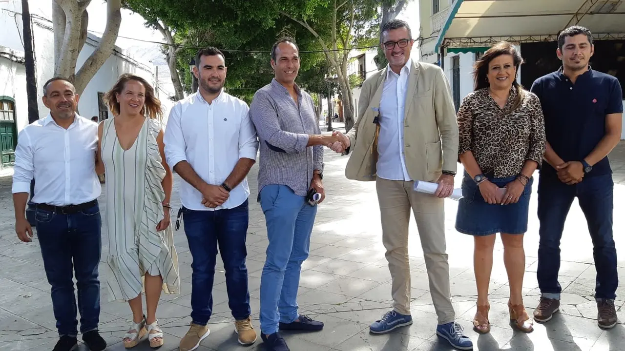 Firma acuerdo Haría CC-PSOE (4)