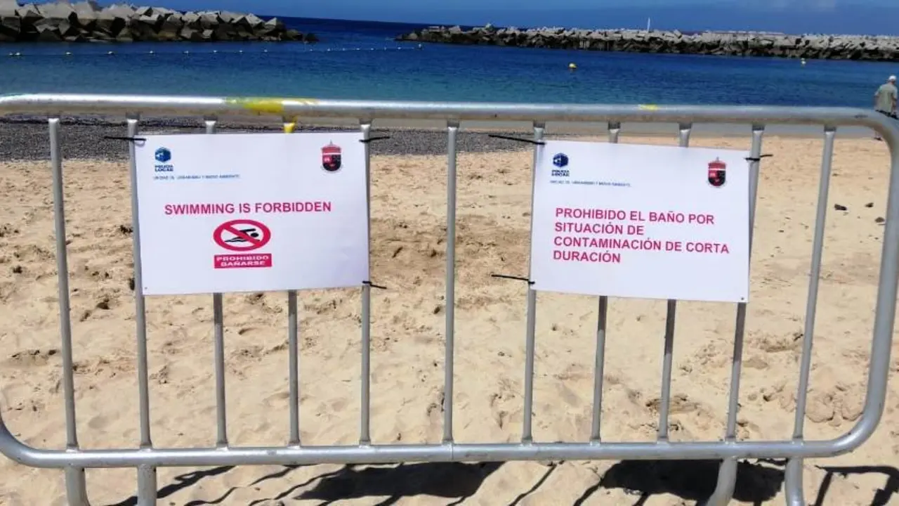 Playa Flamingo cerrada al baño
