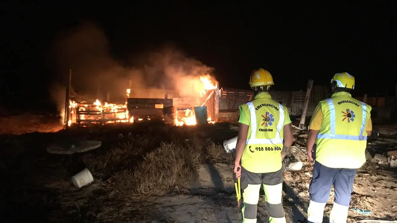 Incendio en corrales de Famara