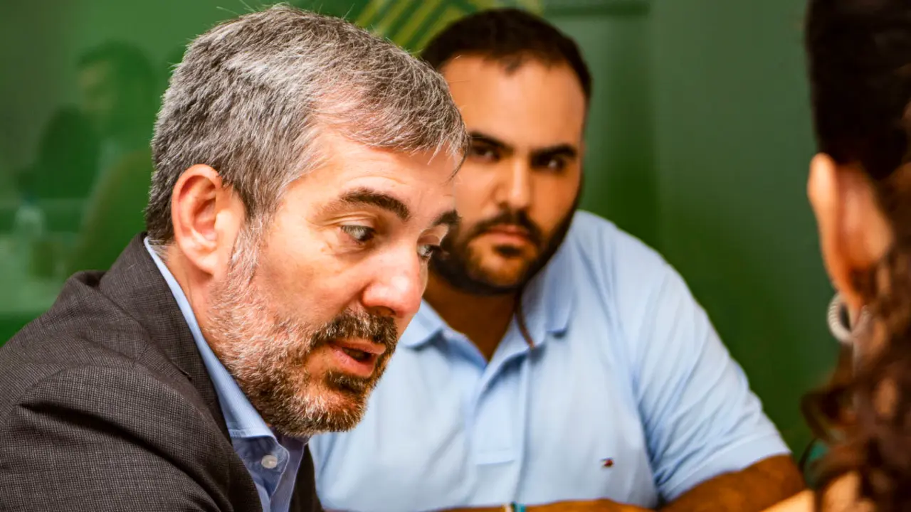 C.C. clavijo y Samuel, en la cámara de comerio con caja siete_22