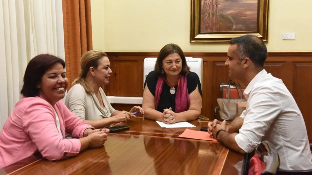 FOTO REUNIÓN CON CONSEJ EDUCA GOB CAN 15 10 2019