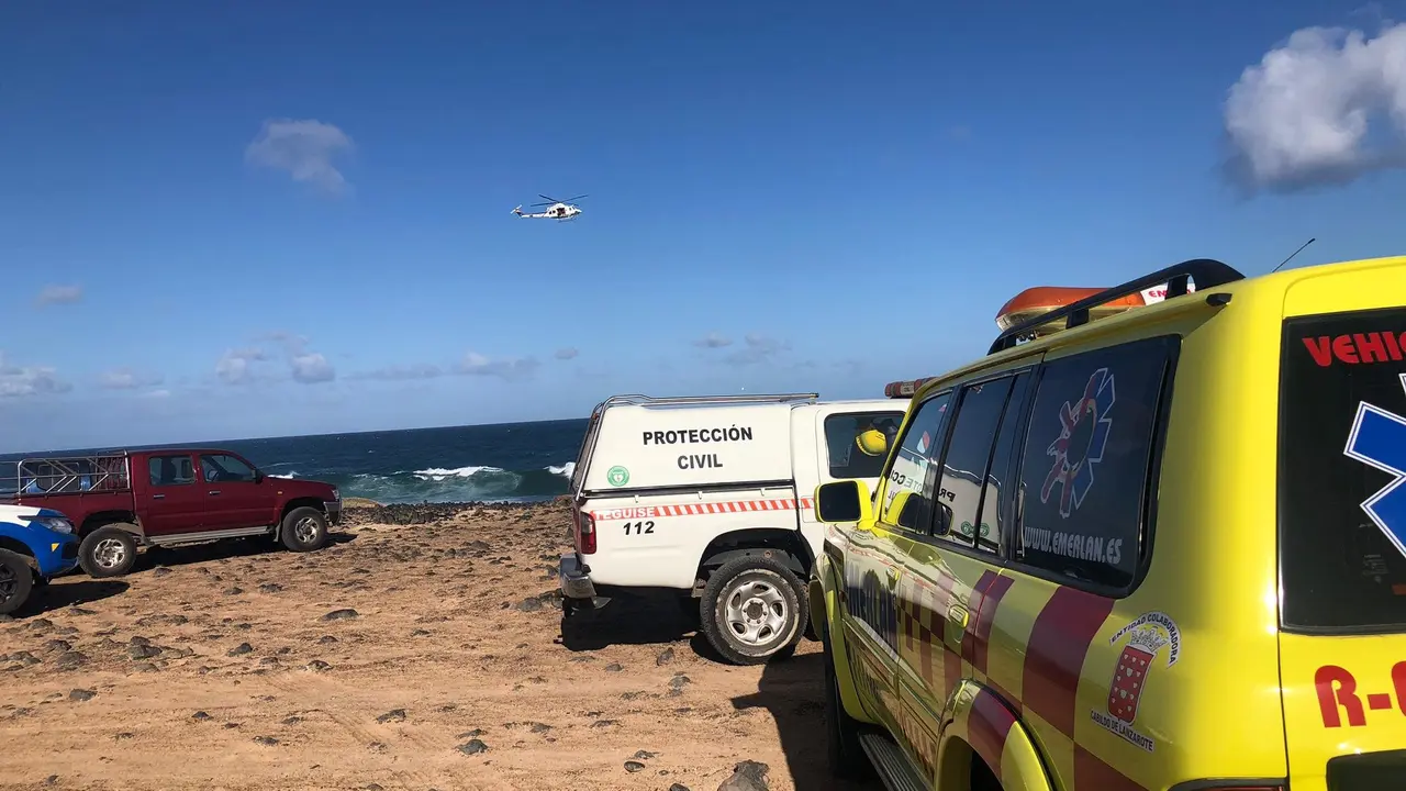 Rescate de los tripulantes de la patera