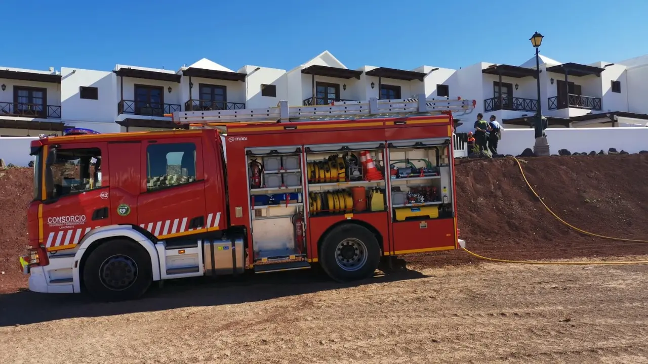 Incendio en una vivienda de Playa Blanca (2)