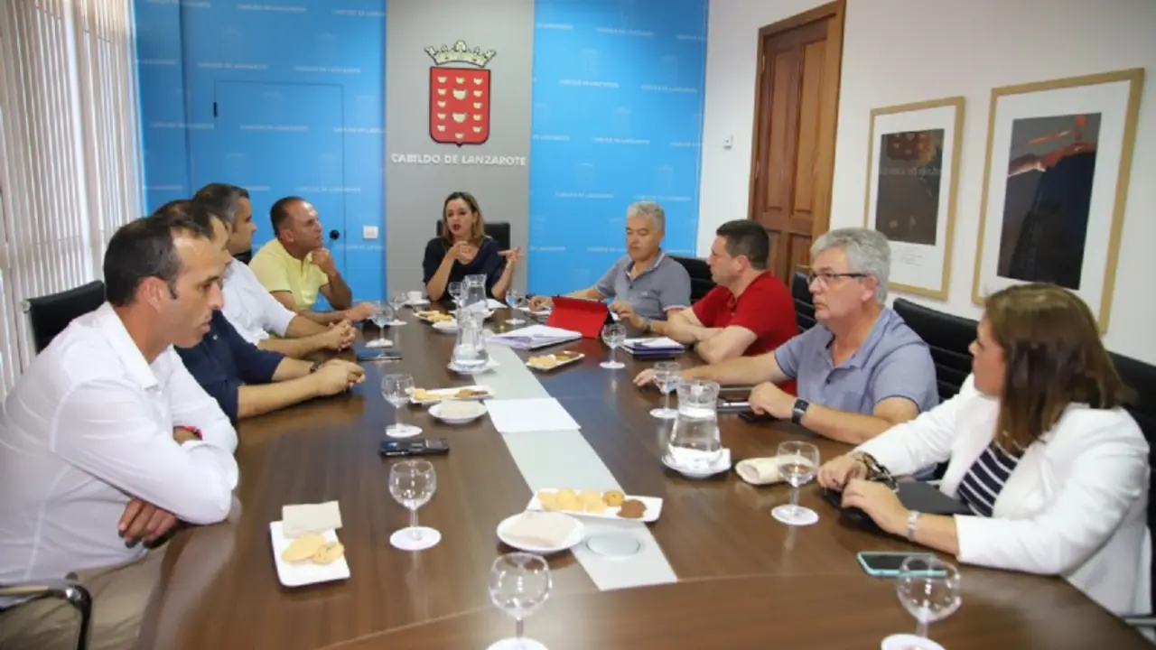 Reunión de la Presidenta del Cabildo con los 7 alcaldes