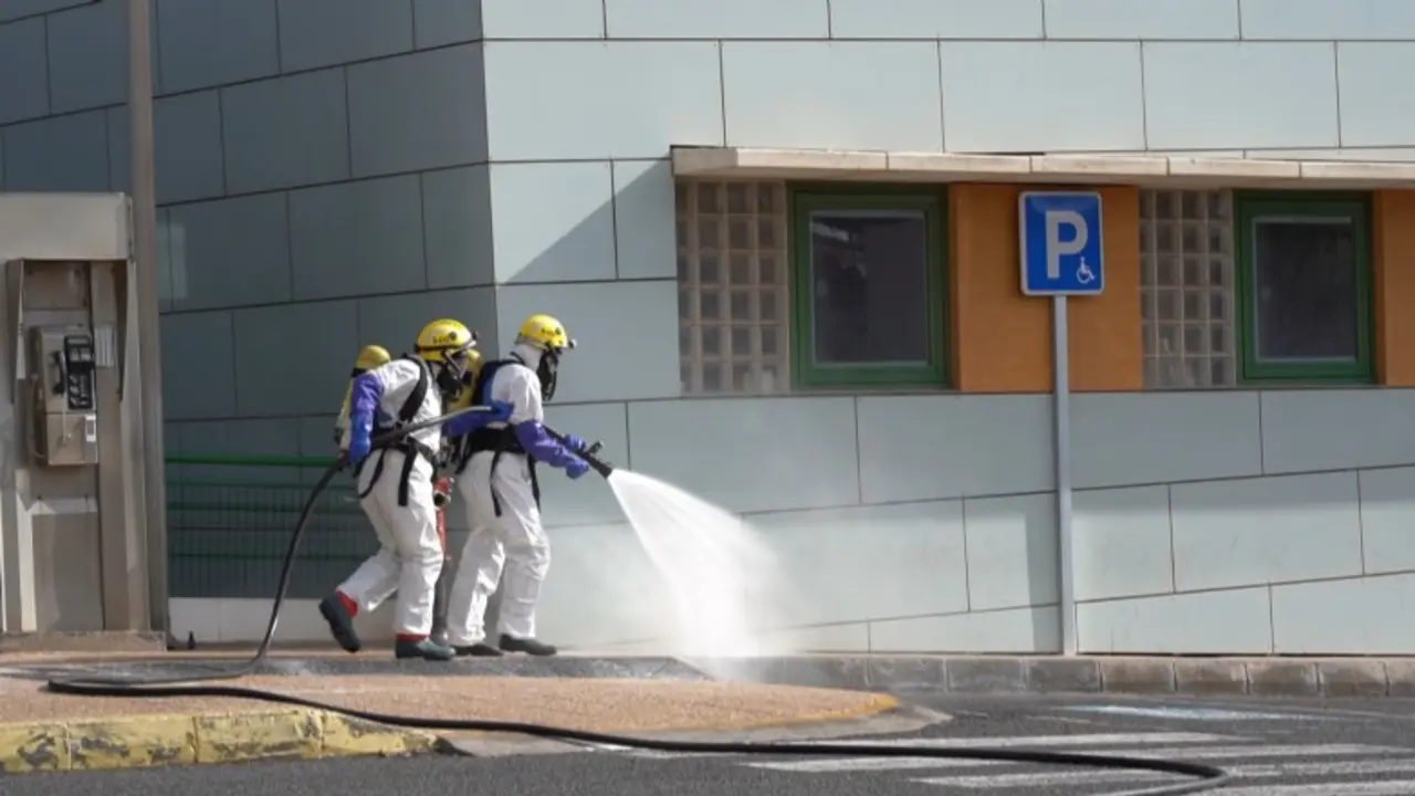 Campa&ntilde;a de desinfecci&oacute;n de los bomberos 3