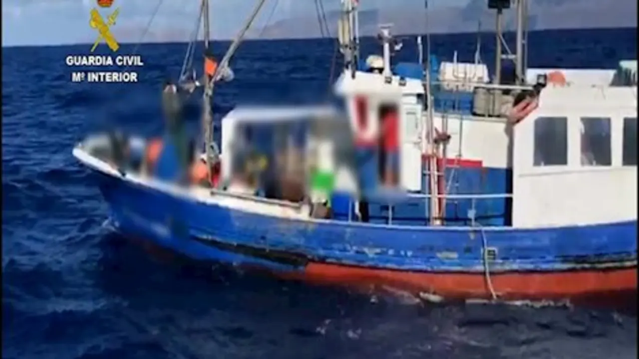Embarcación interceptada pescando de forma irregular
