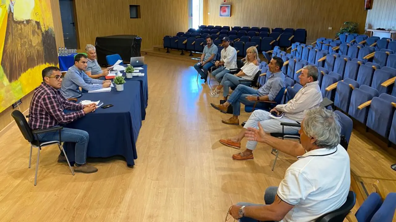 Reuni&oacute;n del Alcalde de T&iacute;as con empresarios de restauraci&oacute;n 2