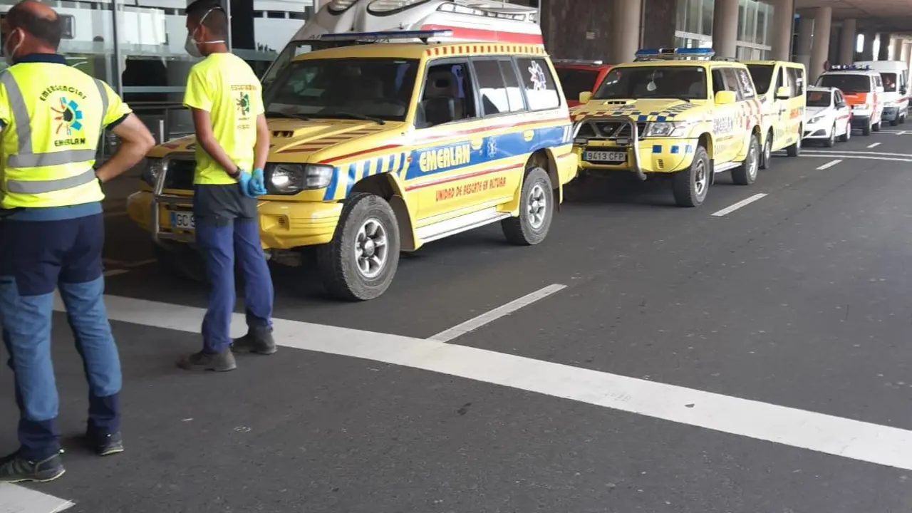 Efectivos de EMERLAN en el Aeropuerto