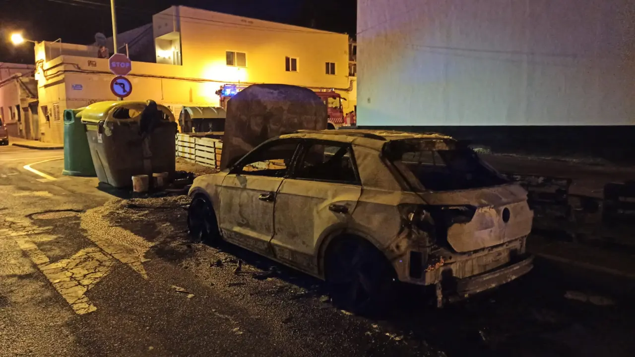 Vehículo incendiado en Arrecife