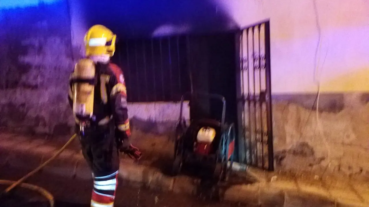 Incendio en vivienda de 'okupas'