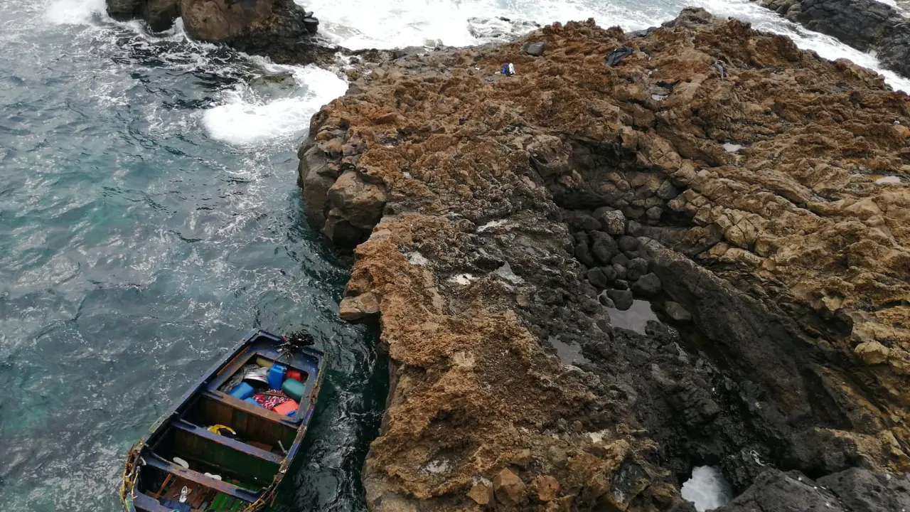 Patera en la costa de Mala