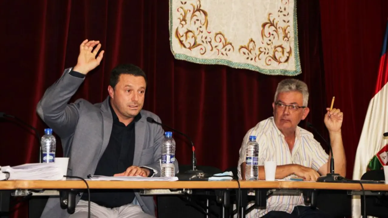 Oscar Noda en la votación del Pleno de Yaiza