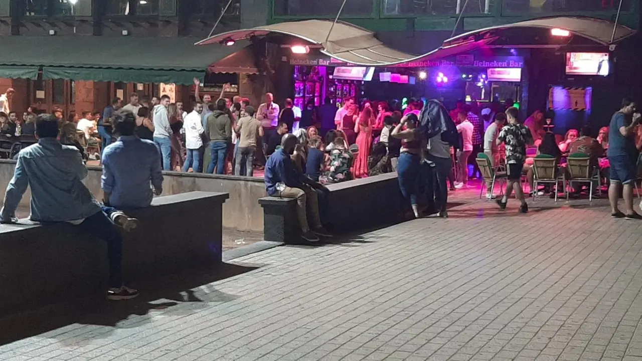 Exceso de aforo en Puerto del Carmen