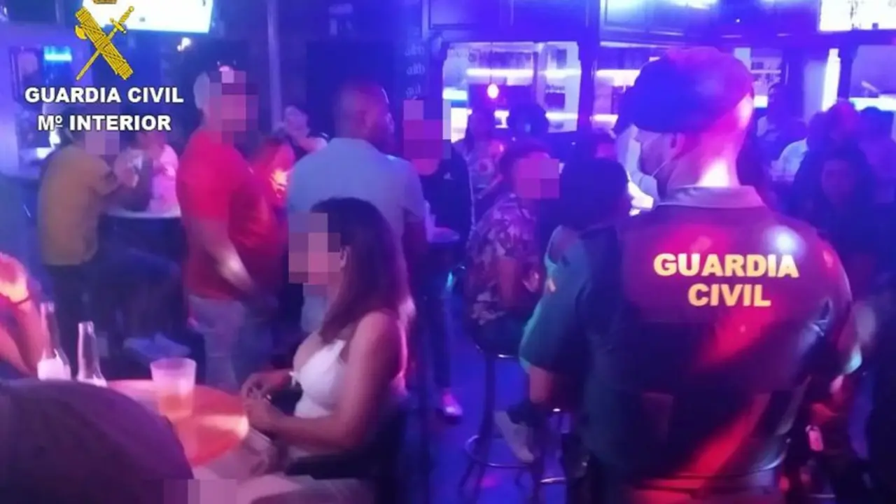 Actuaci&oacute;n de la Guardia Civil en un local nocturno