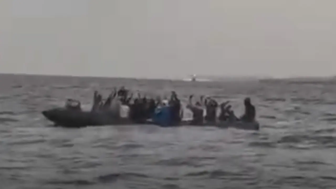 Patera en la costa de Puntamujeres