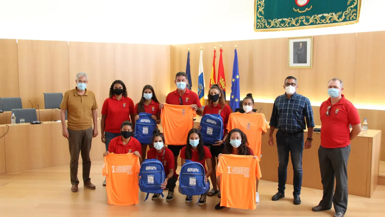 Recepción al equipo femenino FC Puerto del Carmen