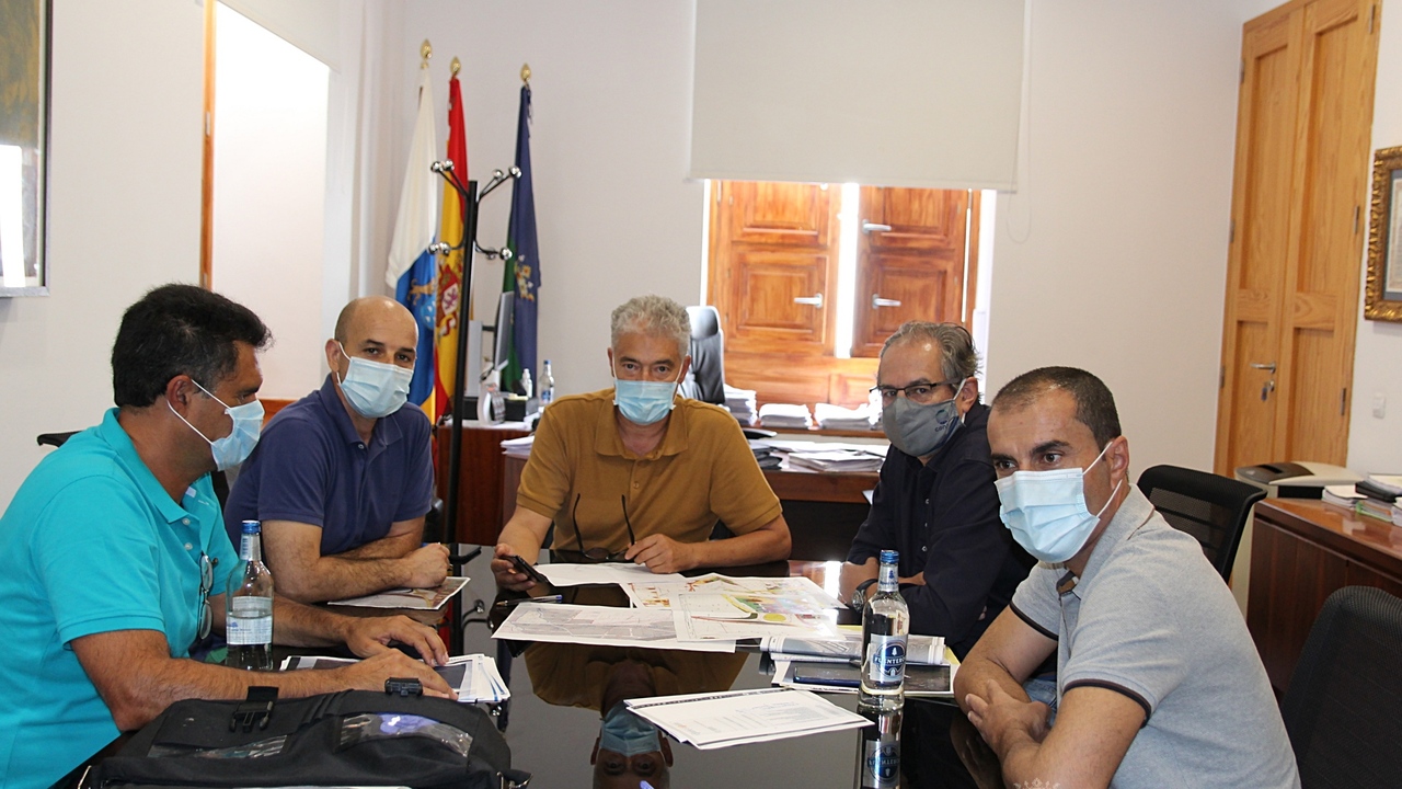 Reunión del Alcalde de Tías con Gobierno canario por la glorieta de Mácher