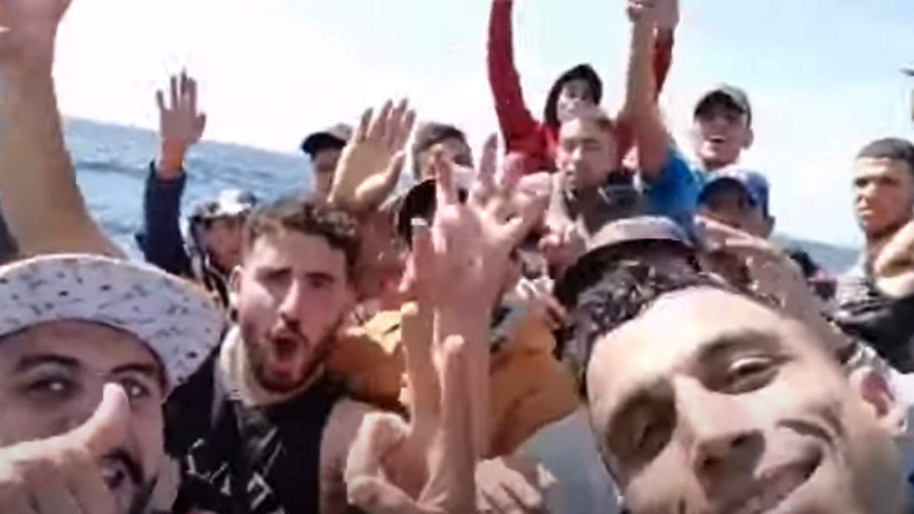 Influencer en la patera