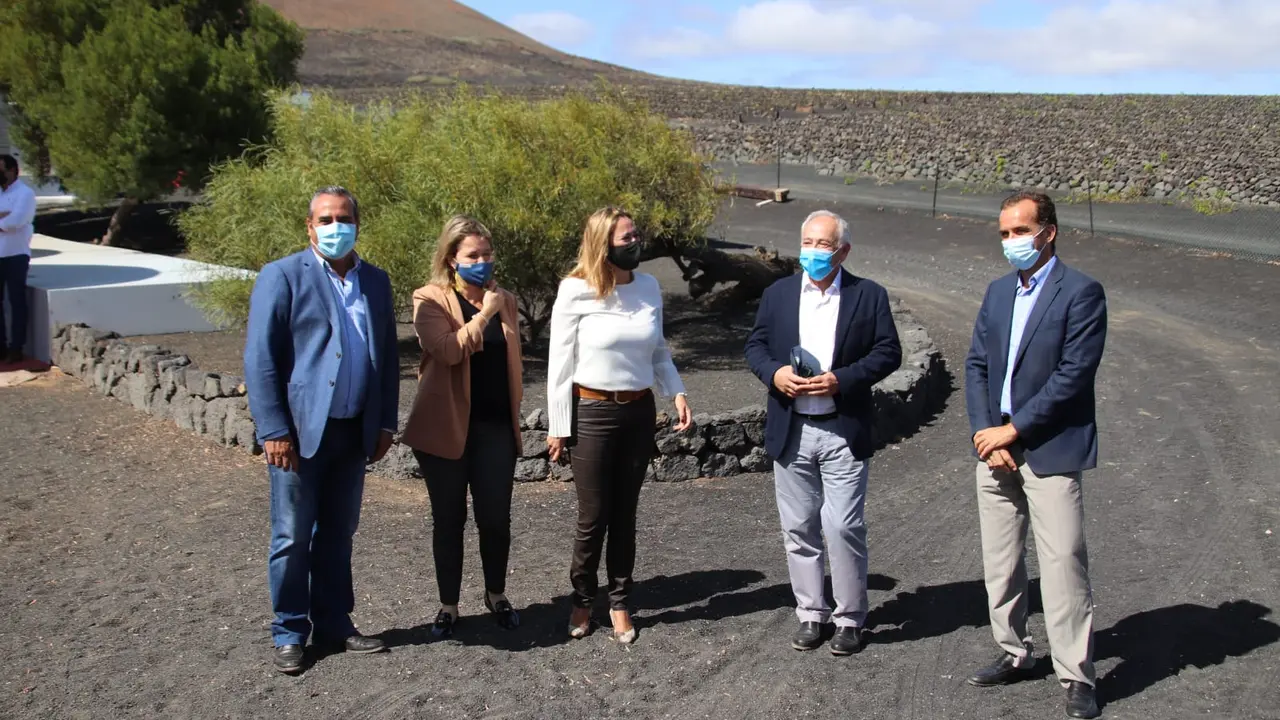 Consejera de Agricultura visita La Geria (Lanzarote)