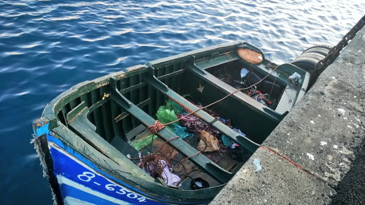 Patera llegada al Muelle de las Cebollas