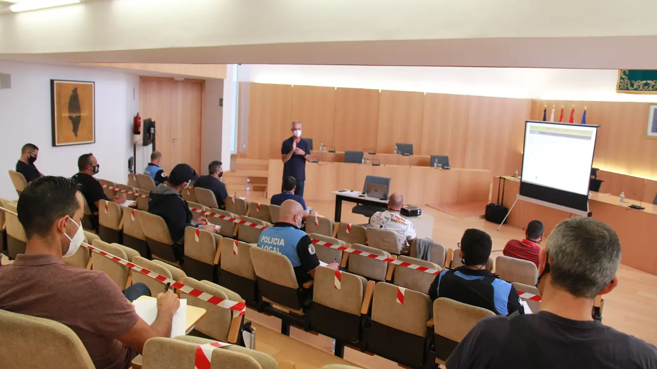 Curso sobre transporte para Polic&iacute;a Local de T&iacute;as 2