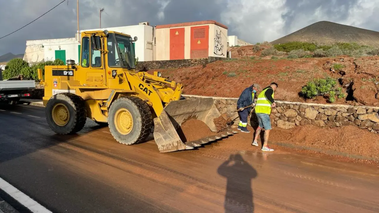 Labores de reacondicionamiento tras las lluvias en Tías