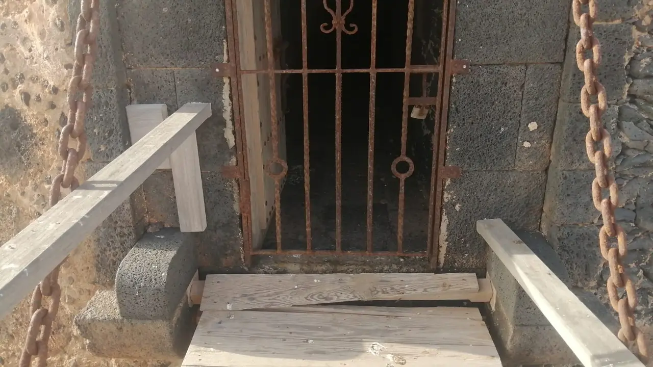 castillo de las coloradas puerta