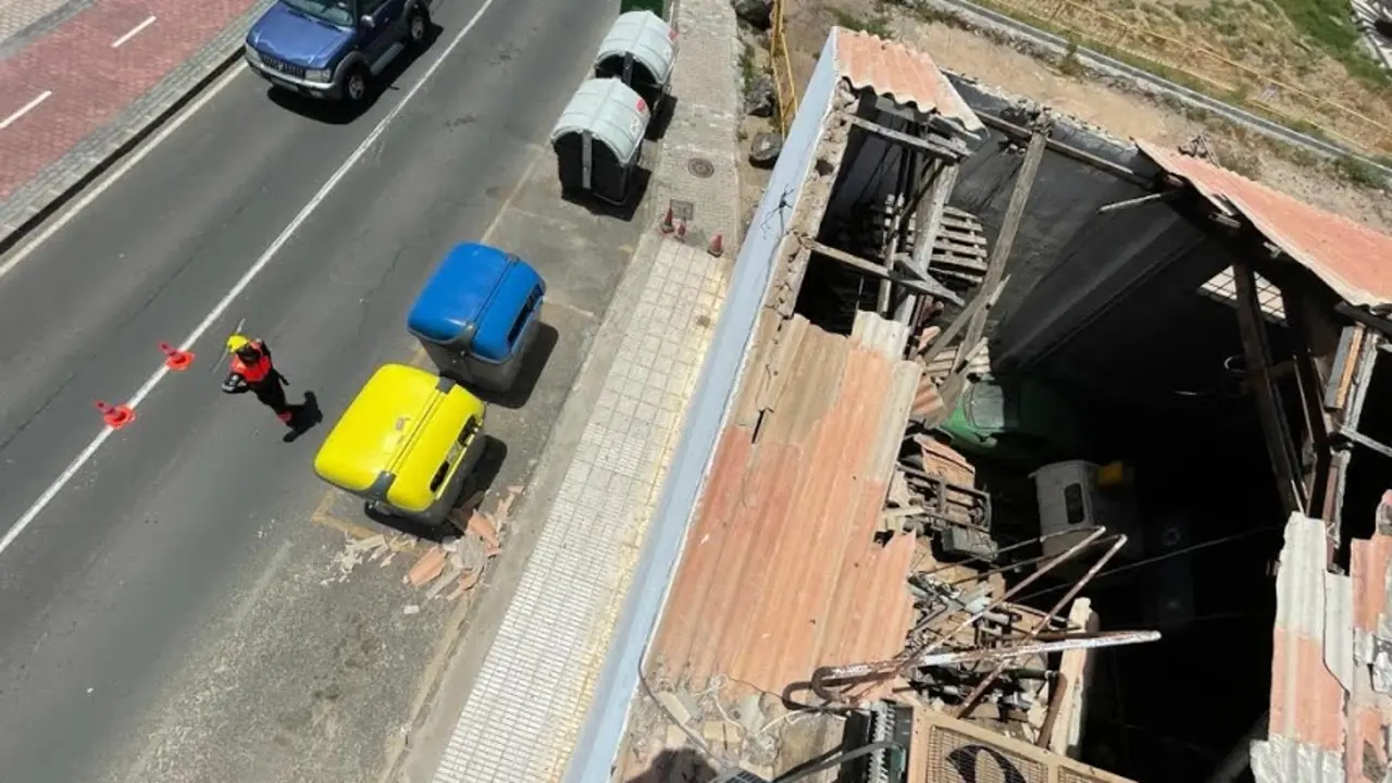 El viento arrancó el techo de una nave del Reducto