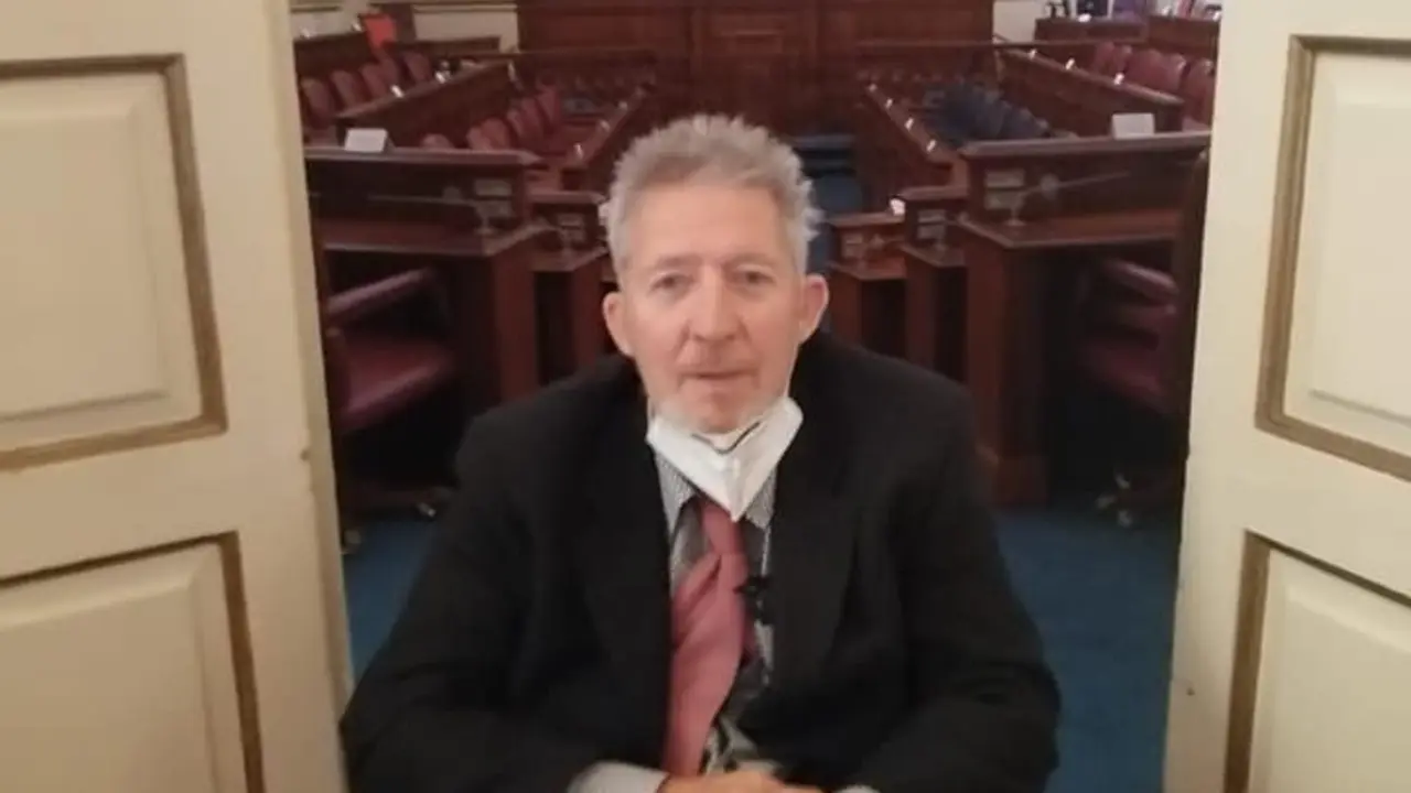 Salvador Medina en el Parlamento 3