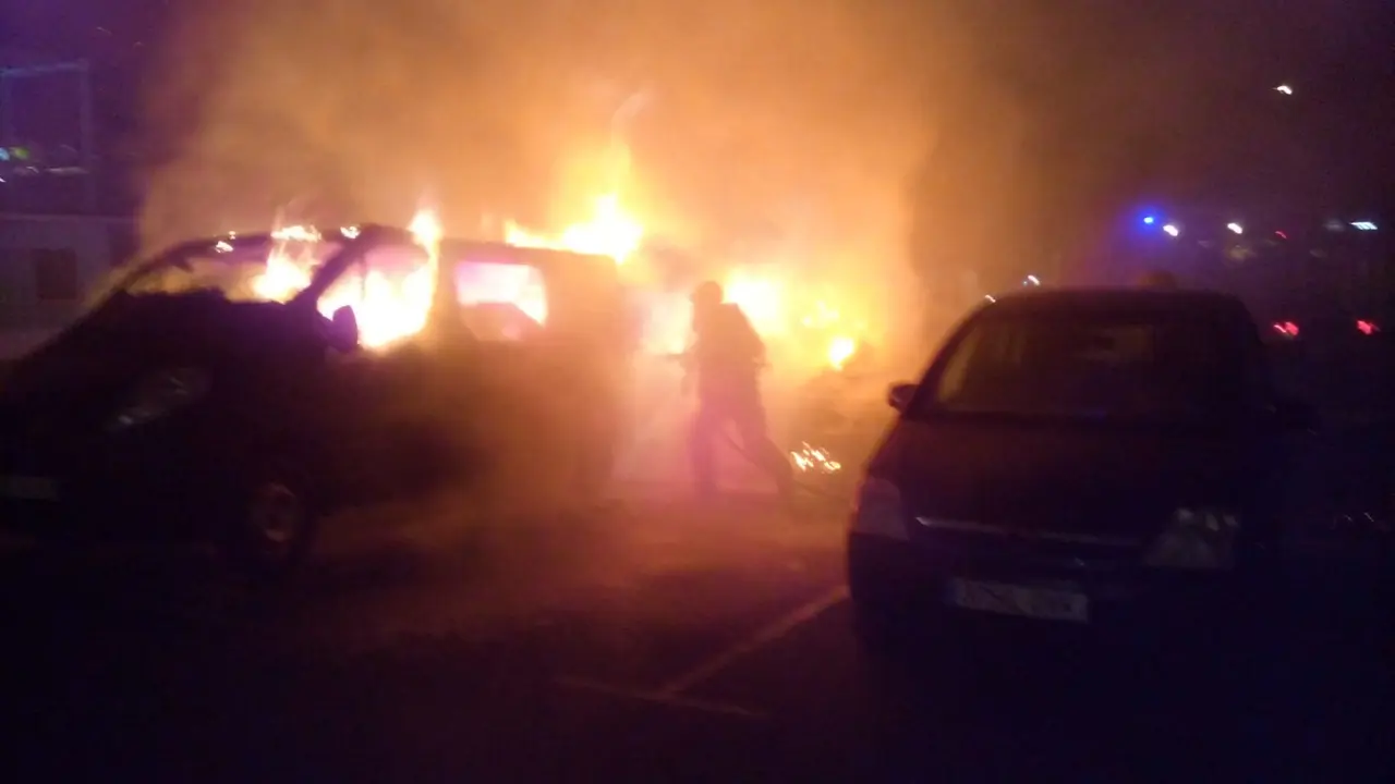 Cuatro coches incendiados 3