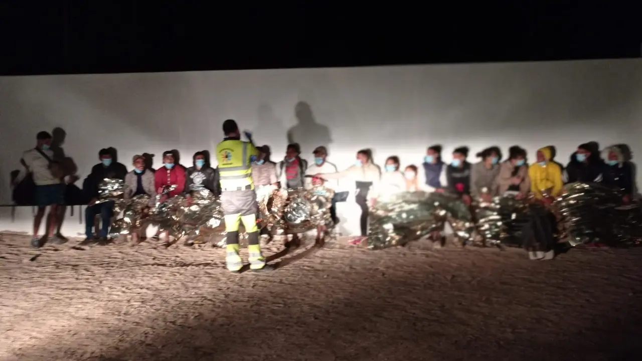 Inmigrantes llegados a La Graciosa en patera 4