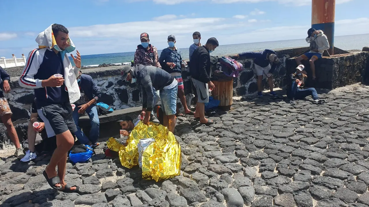 Patera en el muelle de Arrieta 2