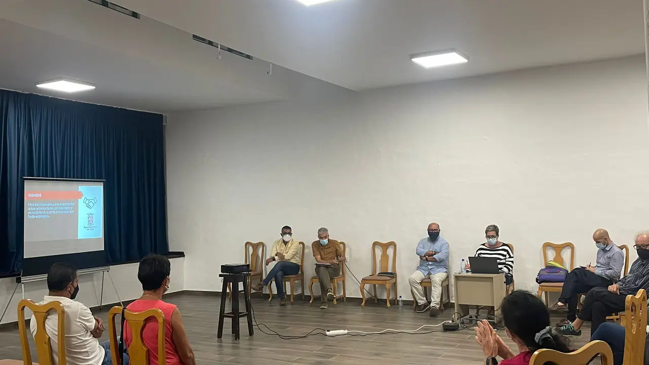 Reunión con vecinos de Conil y La Asomada 2