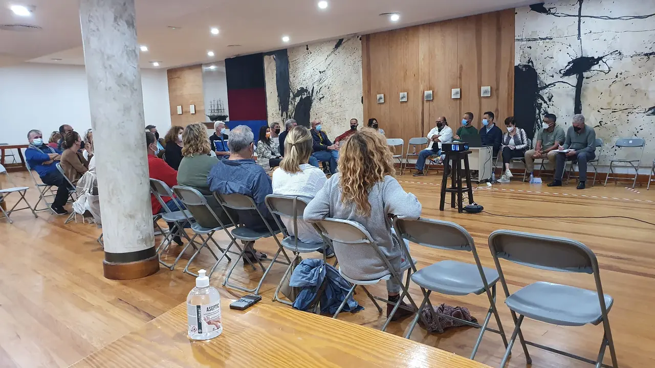 Reuni&oacute;n con vecinos de Puerto del Carmen