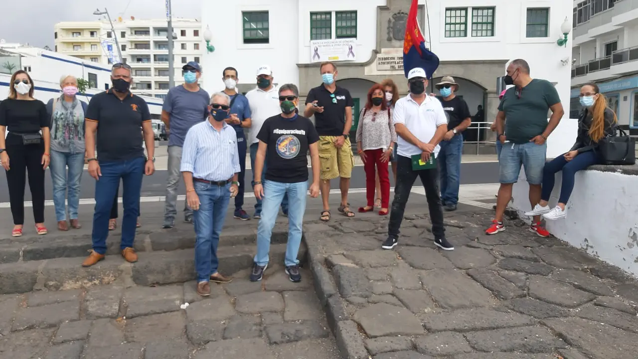 Concentraci&oacute;n de VOX frete a la Delegaci&oacute;n del Gobierno 2