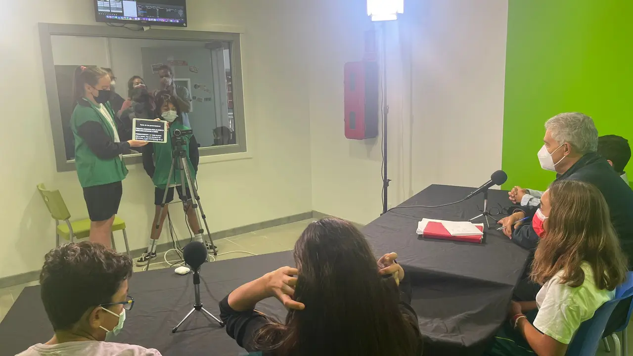 Estudio de televisión en el CEIP La Asomada-Mácher