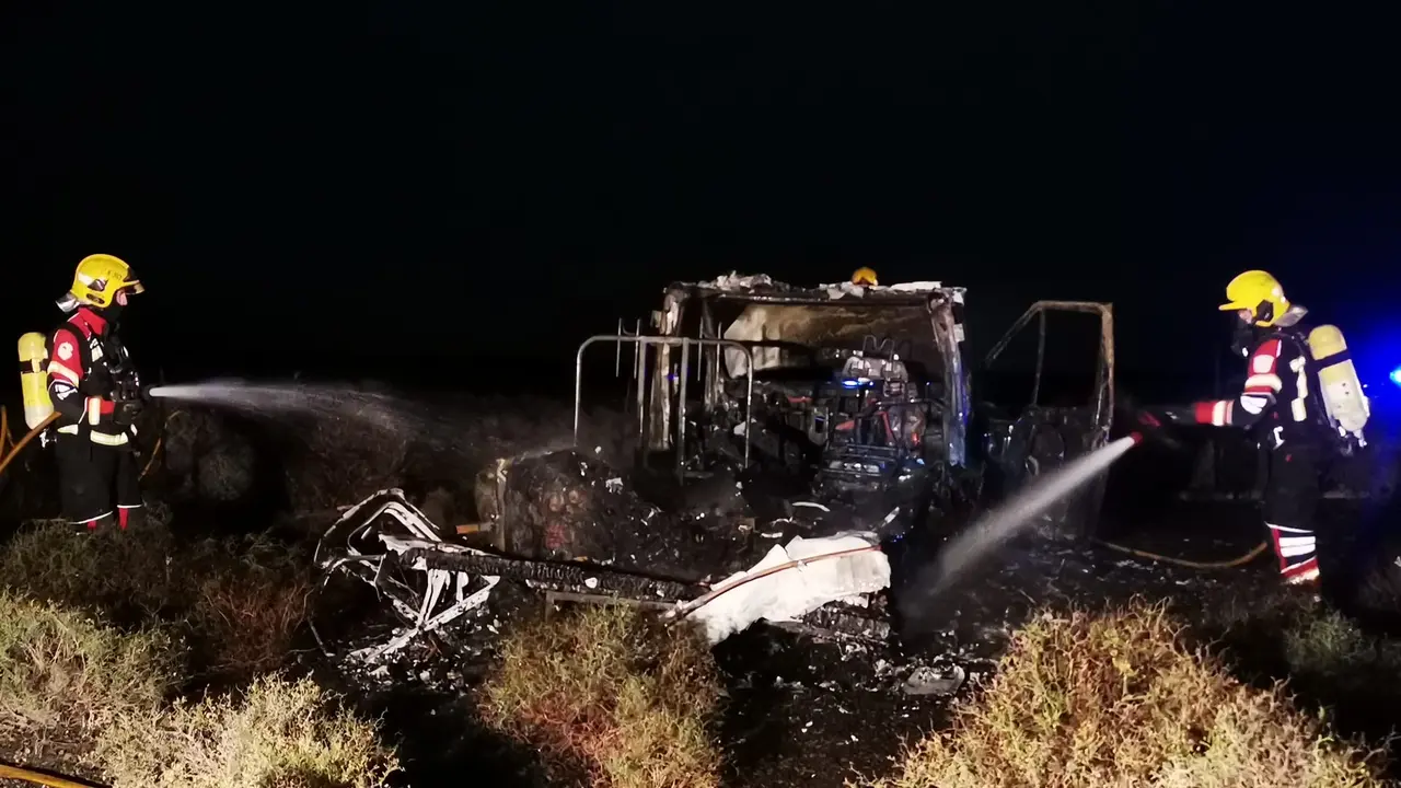 Autocaravana incendiada en Arrieta