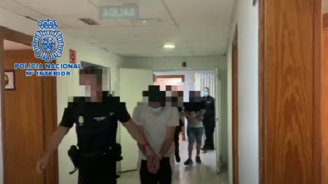 Dos detenidos tras quemar un coche