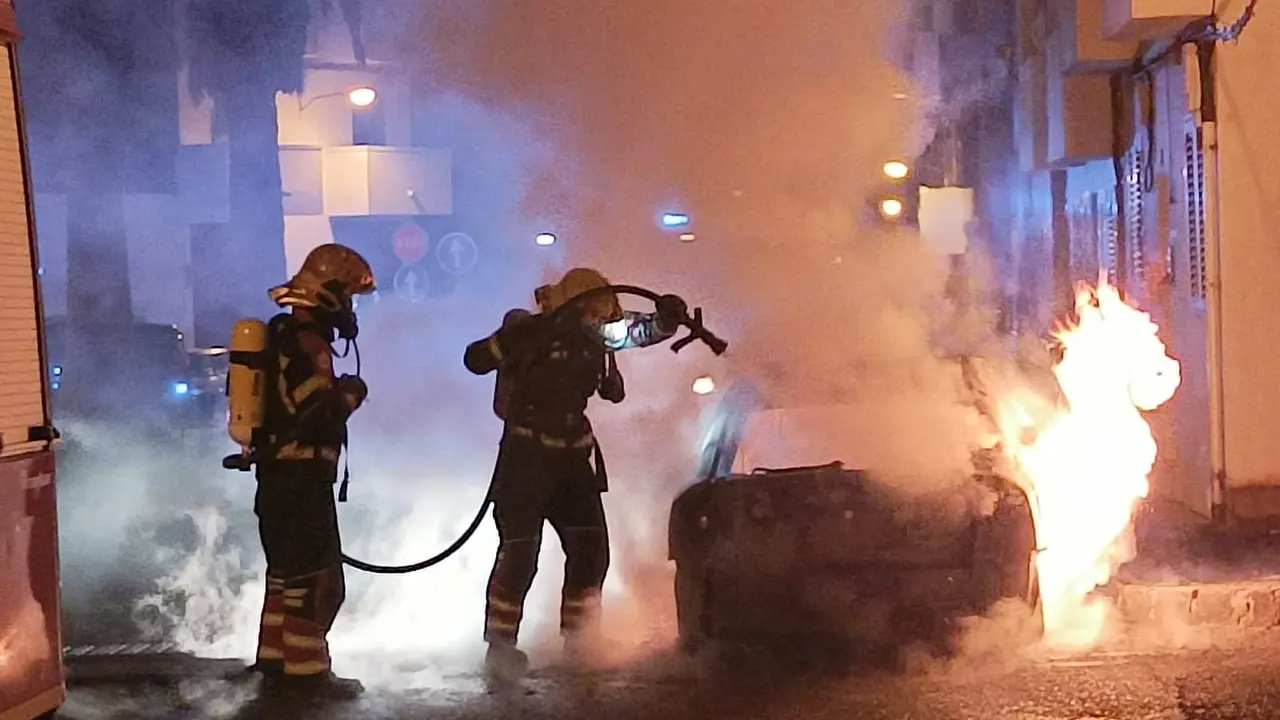Coche quemado en Argana Alta 2