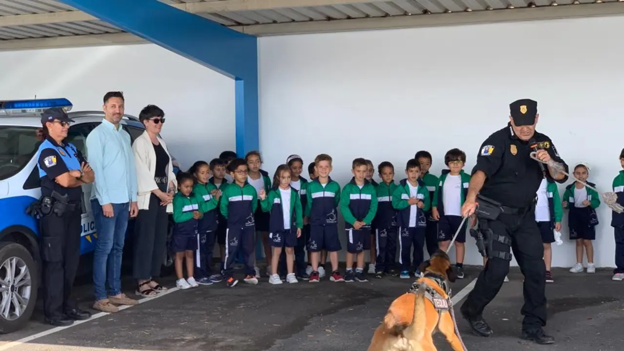 Jornadas de la Policía de Tías en el colegio Rafael Cedrés